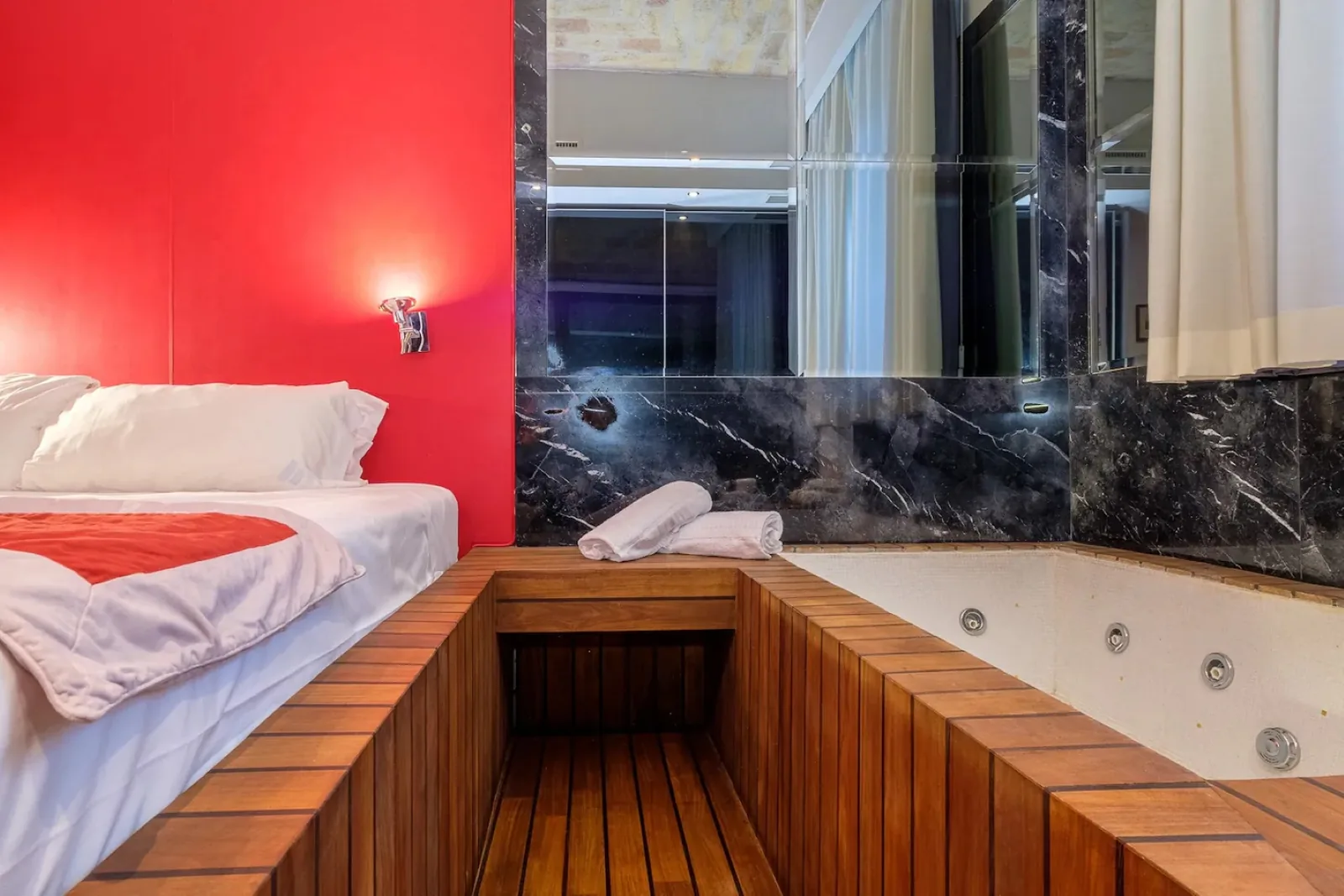 Suite di lusso con jacuzzi privata